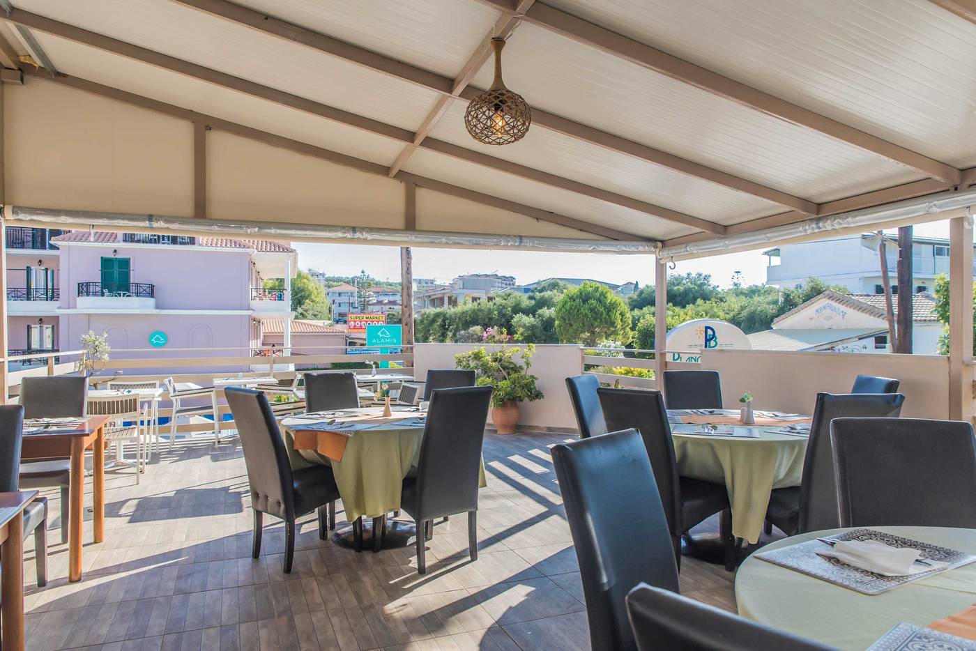 Planos-Beach-Aparthotel-Restaurant-12