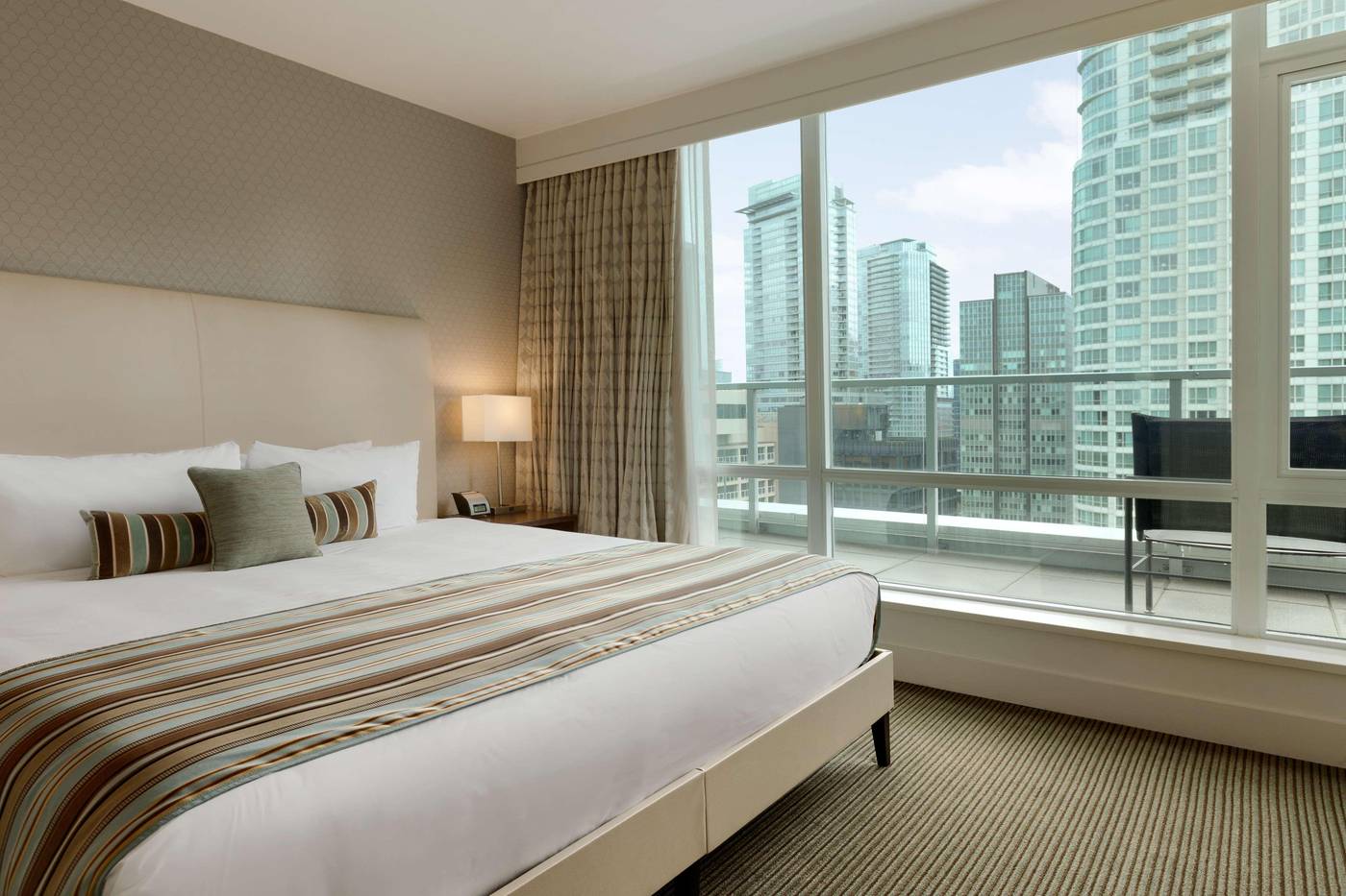 Coast-Coal-Harbour-Hotel-by-APA-Room-6
