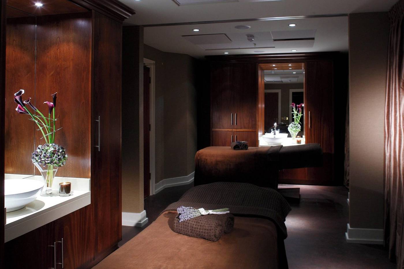 The-Shelbourne--Autograph-Collection-Sports-and-Entertainment-76