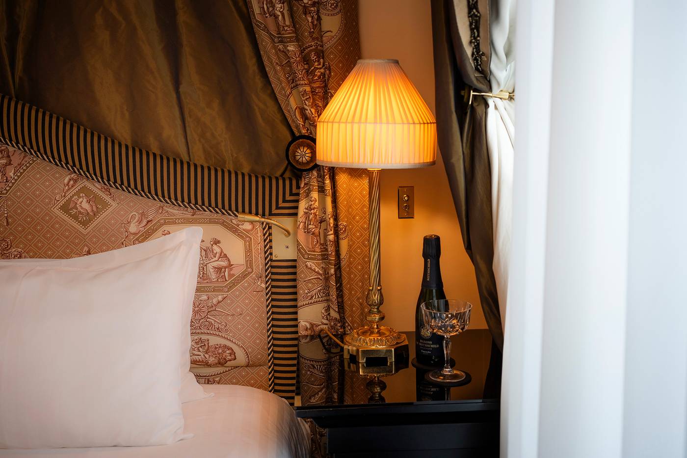 Maison-Athenee-Room-32