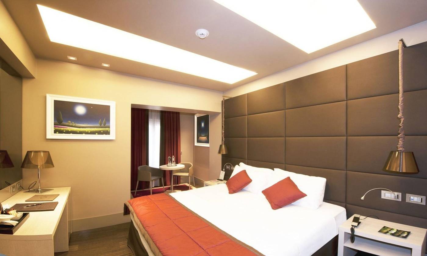 Harry-s-Bar-Trevi-Hotel---Restaurant-Room-33