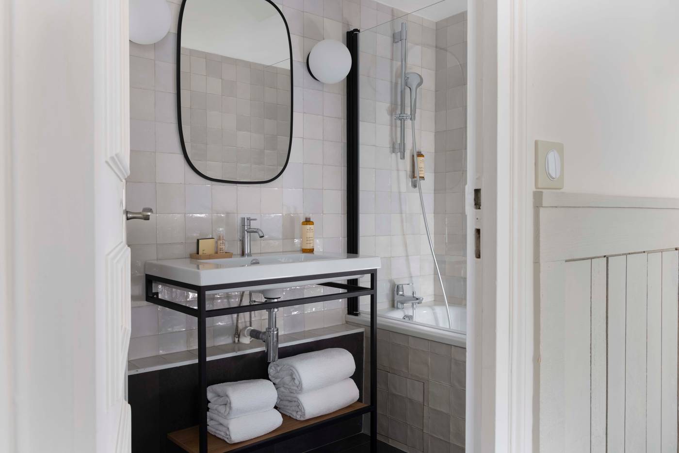 Helios-Opera-Room-39