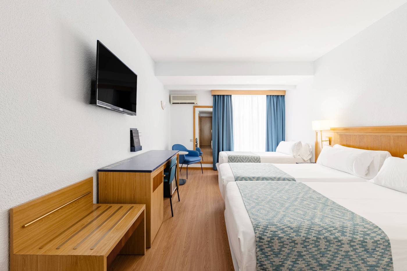 Catalonia-las-Vegas-Room-30