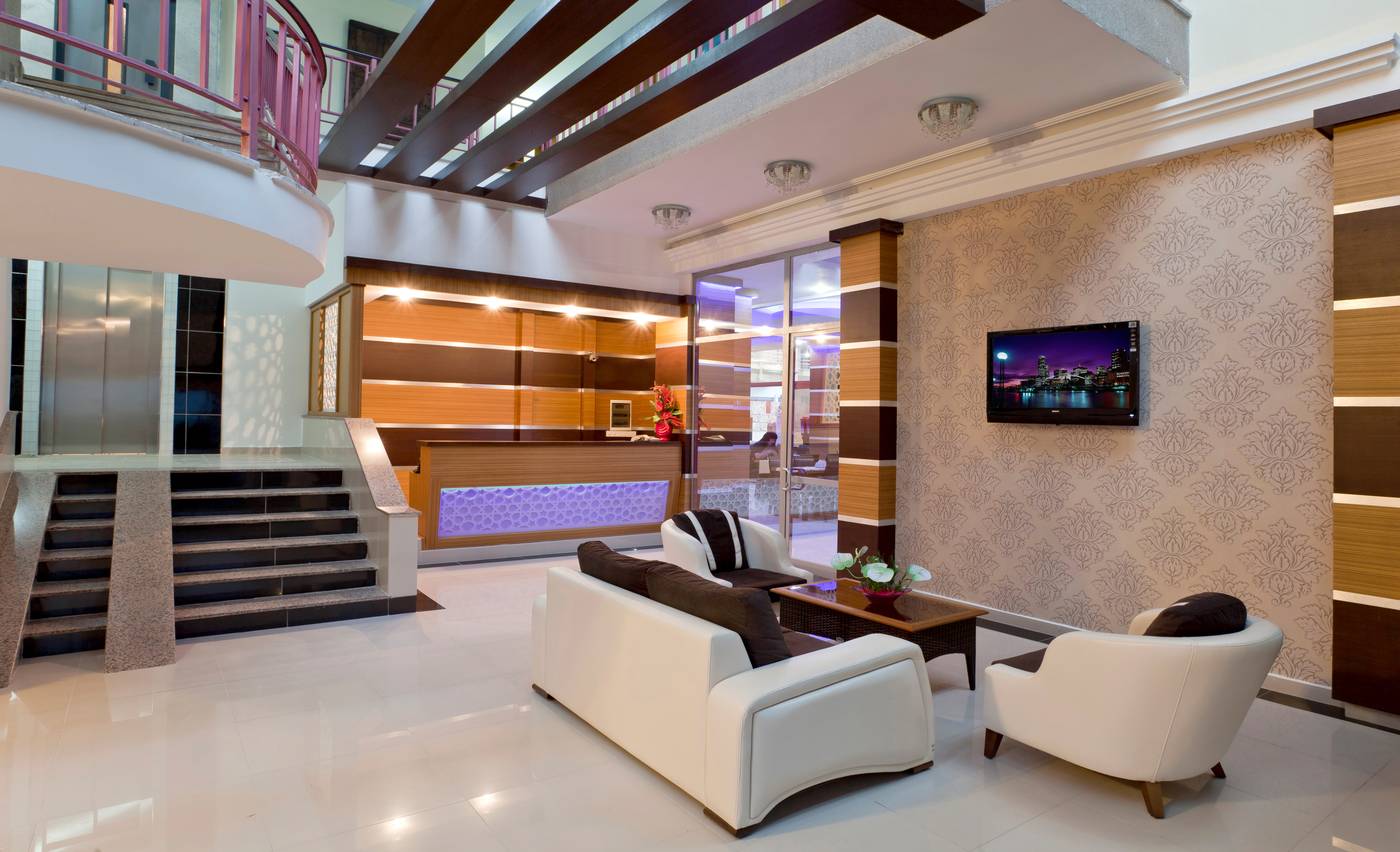 Diamore-Hotel-Lobby-12