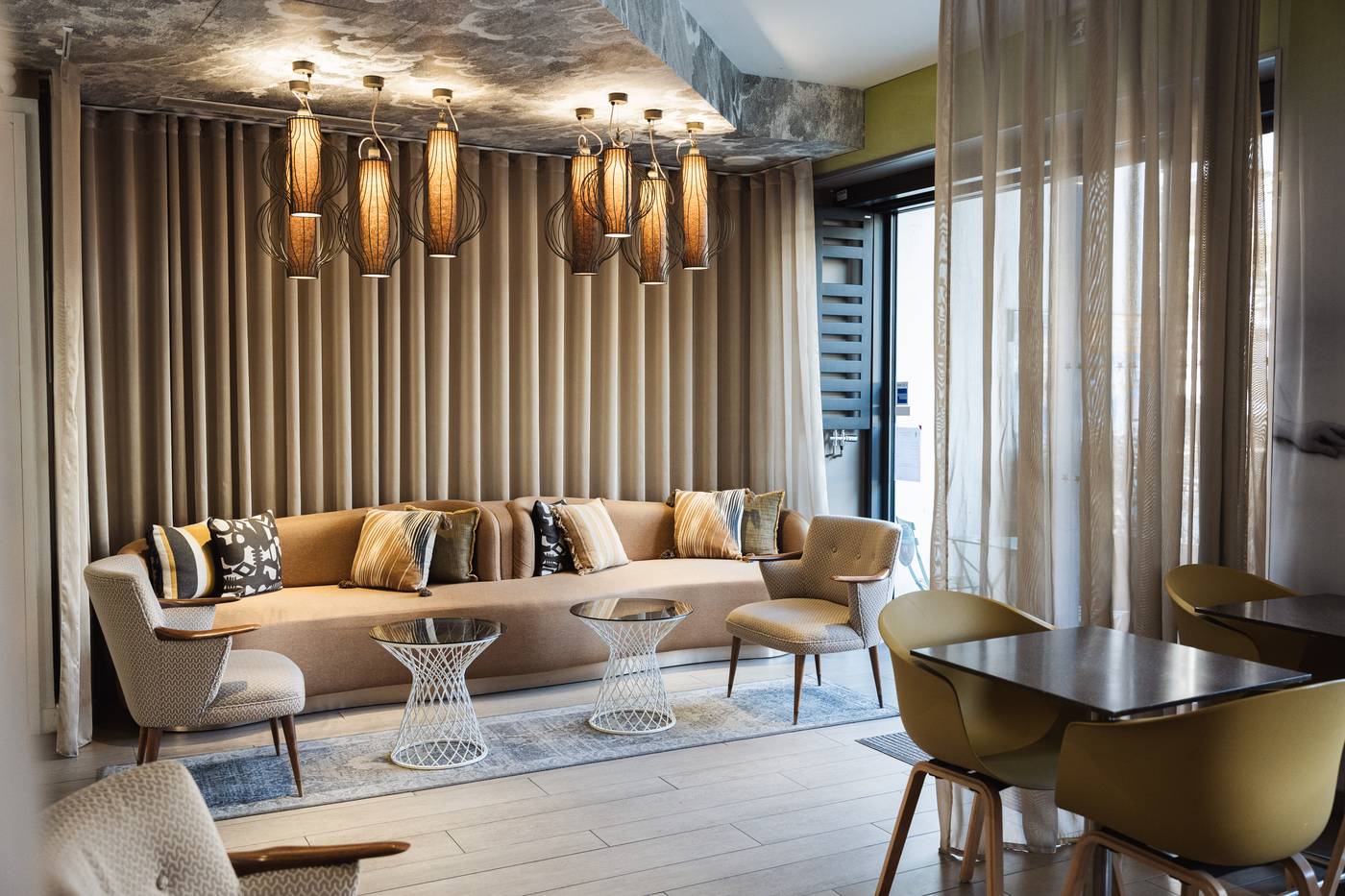 Hotel-Eiffel-Segur-Lobby-4