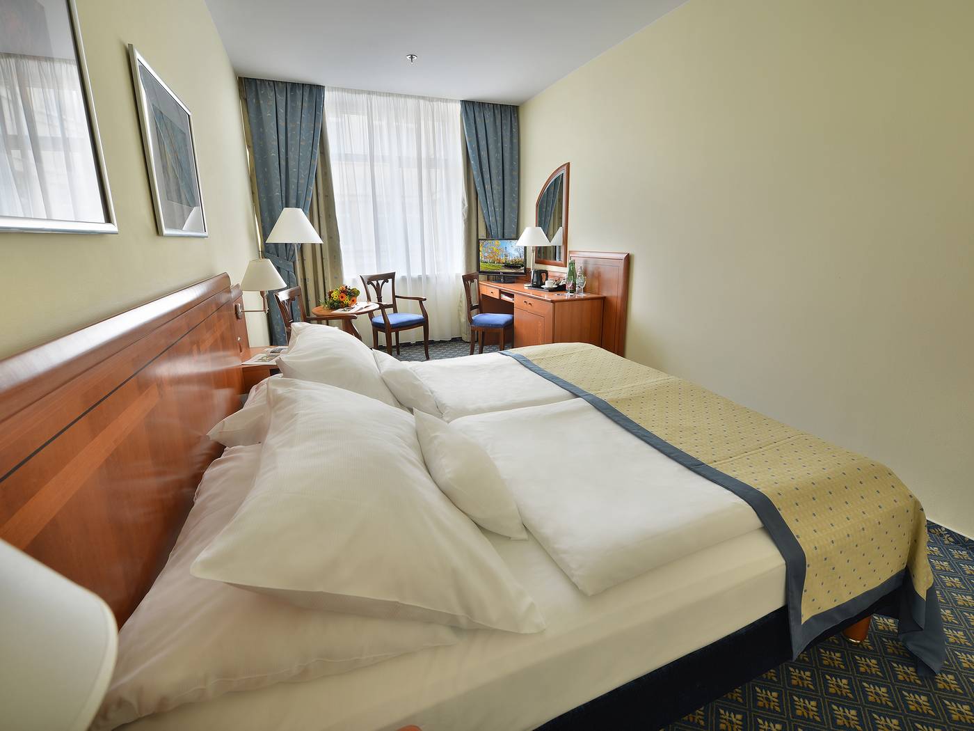 Ramada-Prague-City-Centre-Room-11