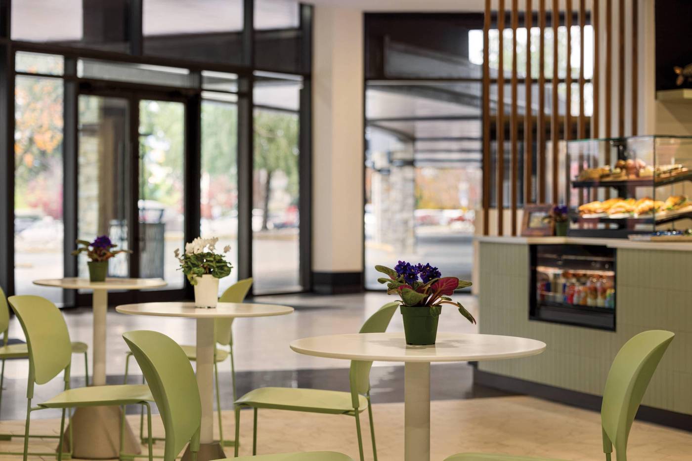 Radisson-Blu-Vancouver-Airport-Restaurant-16