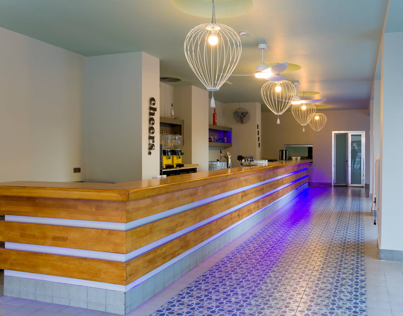 Blue-Bay-Platinum-Bar-26