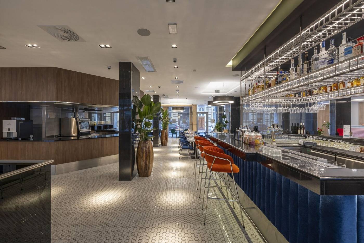 Silver-Crown-Hotel---Residence--Palace-Quarter-Restaurant-18