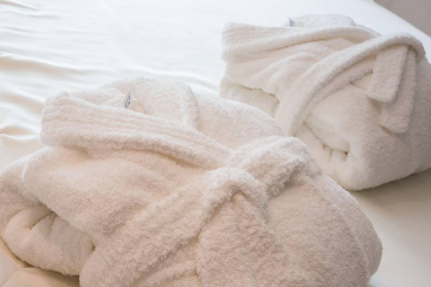 Meraprime-Gold-Design-Hotel-Room-36