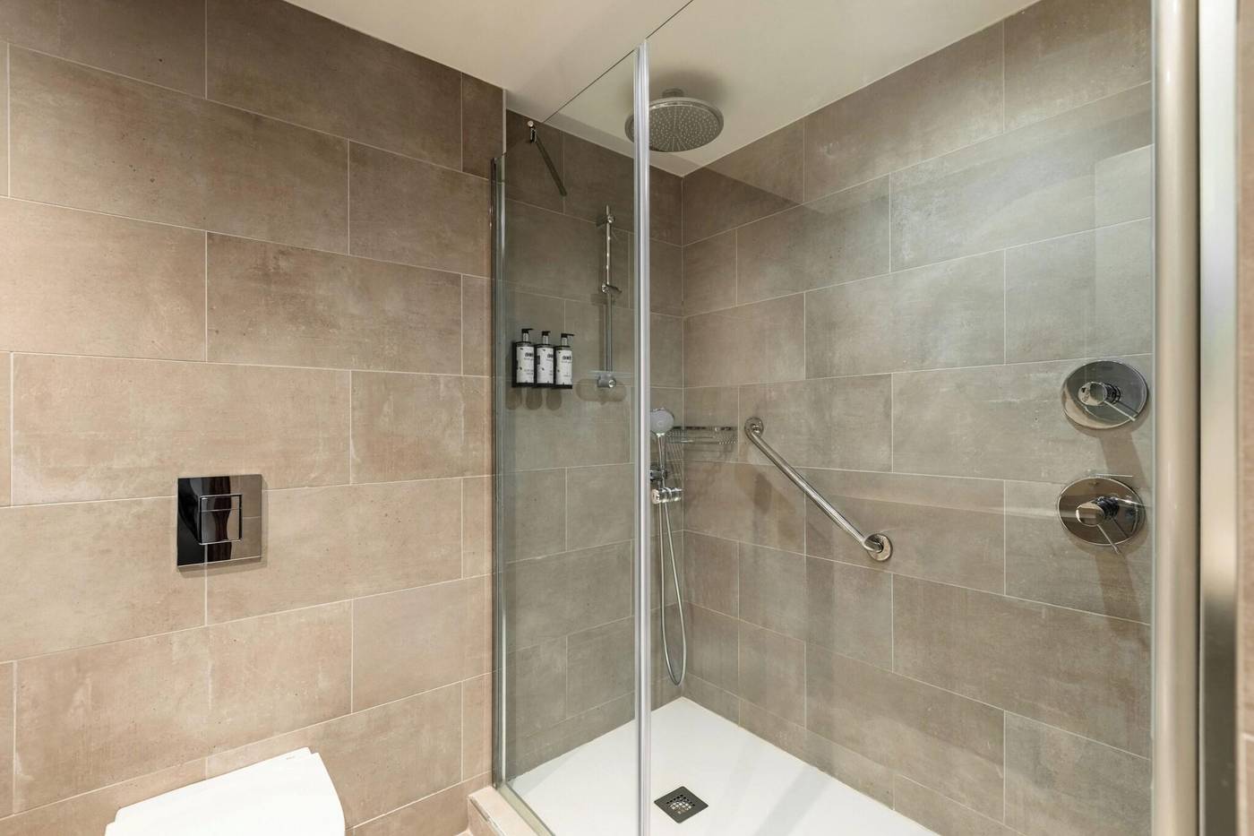 Catalonia-Oro-Negro-Room-36