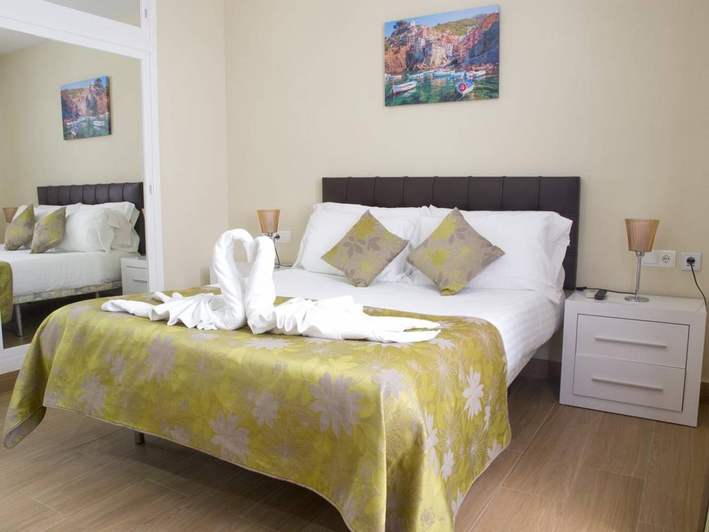 Pueblo-Evita-Club-Room-18