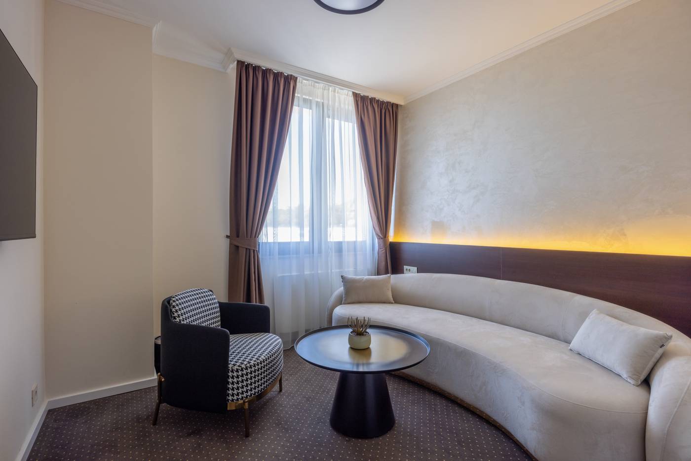 Nobel West-Serbia-Belgrade-Room-9