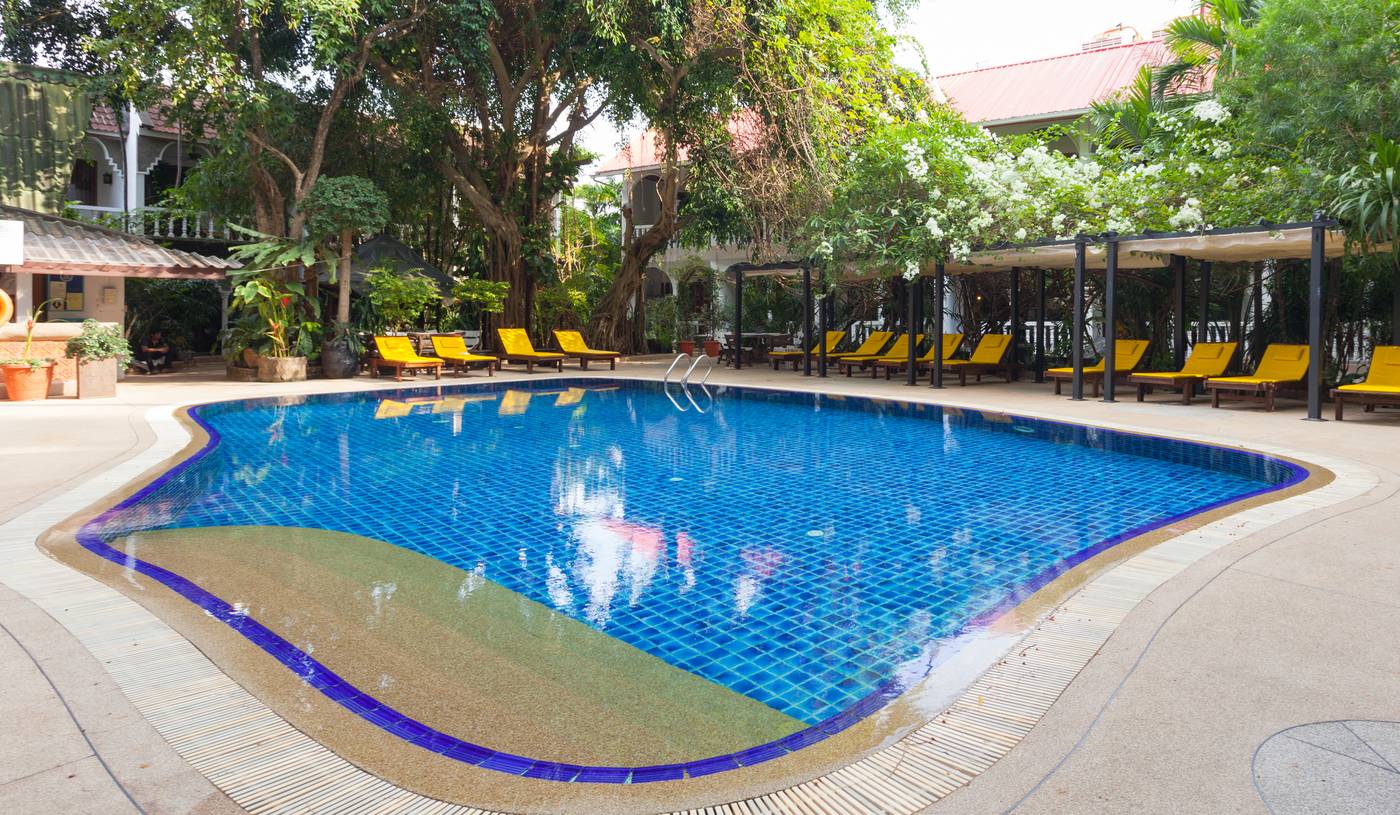 Tropica-Bungalow-Hotel-Pool-1