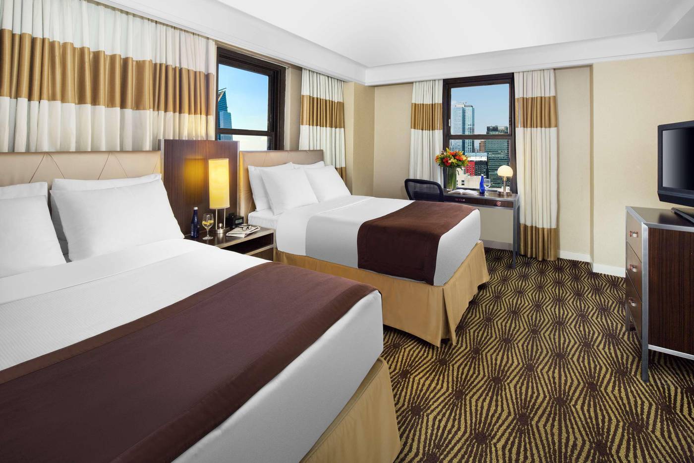 New-Yorker--A-Lotte-Hotel-Room-35