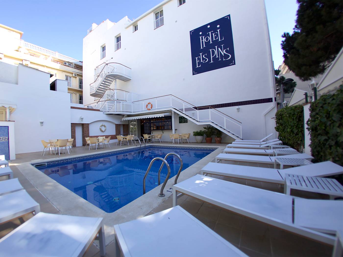 Els-Pins-Hotel-Pool-2