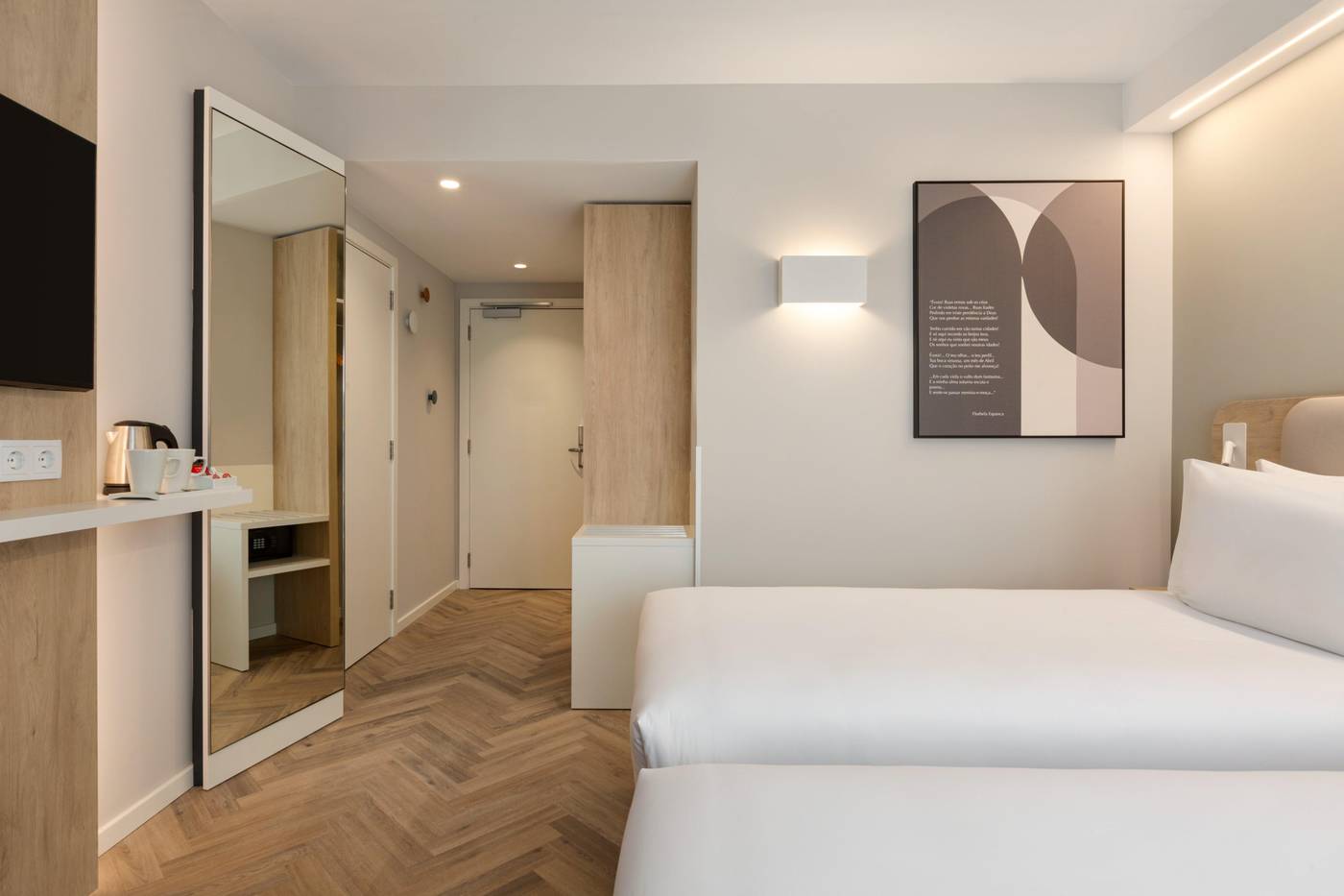 Holiday-Inn-Express-Evora-Room-12