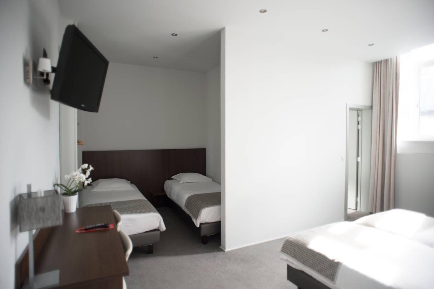 Hotel-Du-Congres-Room-36