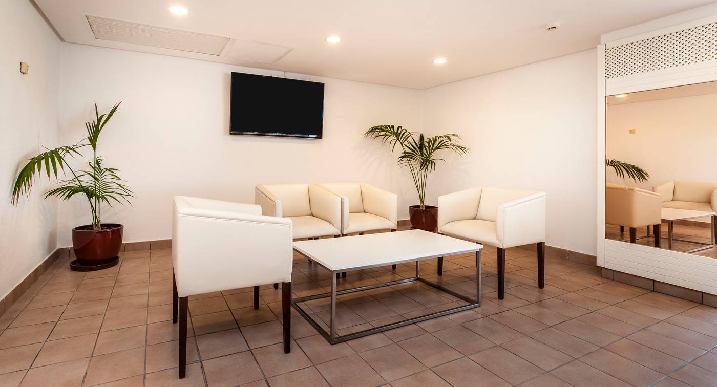 Globales-Cala------n-Blanes-Lobby-27