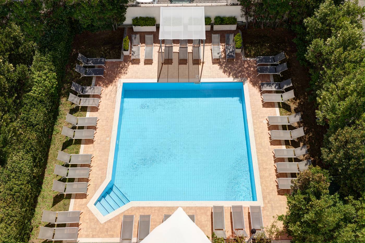 Roma-Tor-Vergata-Hotel-Pool-11