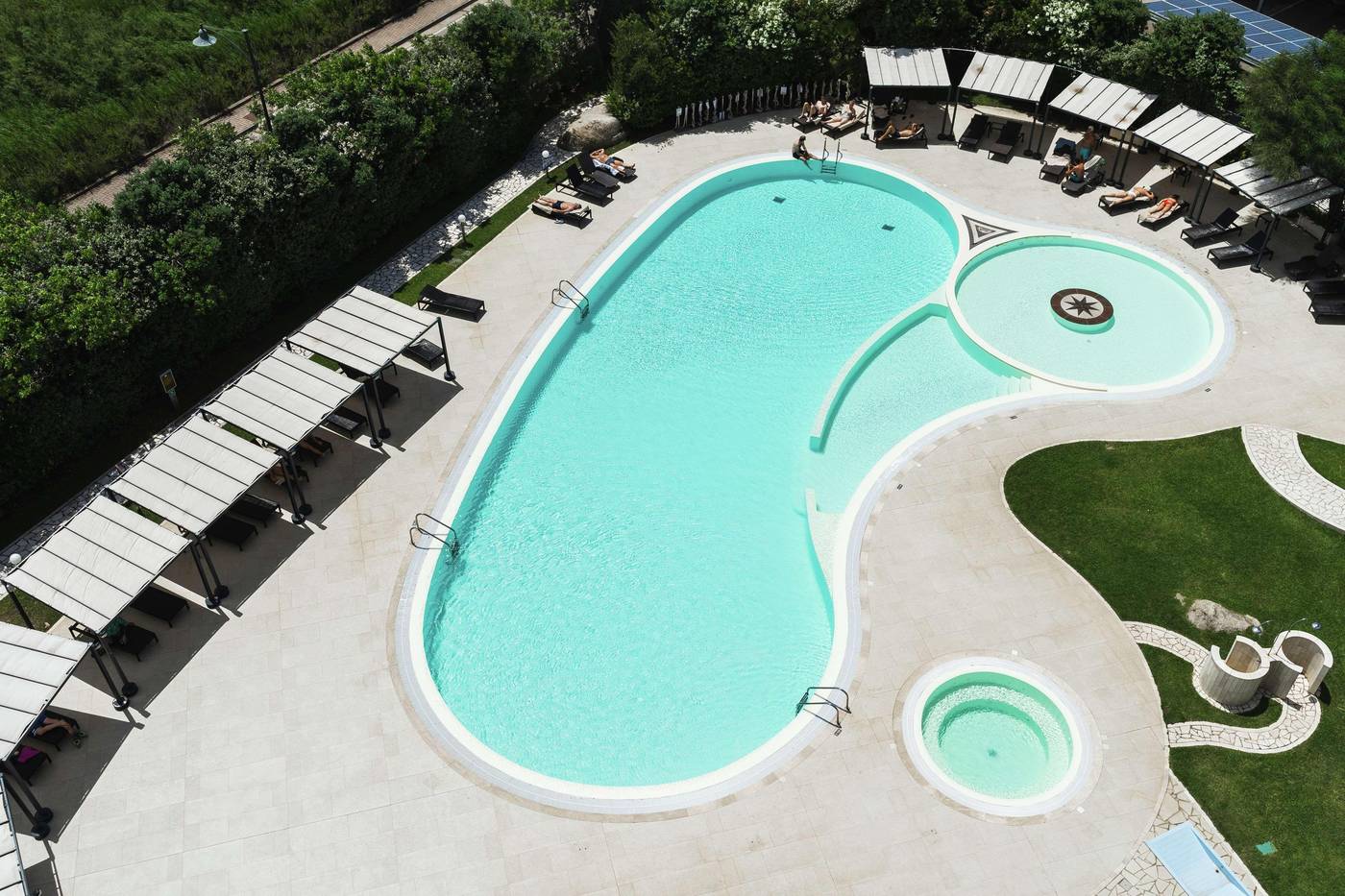 Double-Tree-by-Hilton-Hotel-Olbia-Pool-1