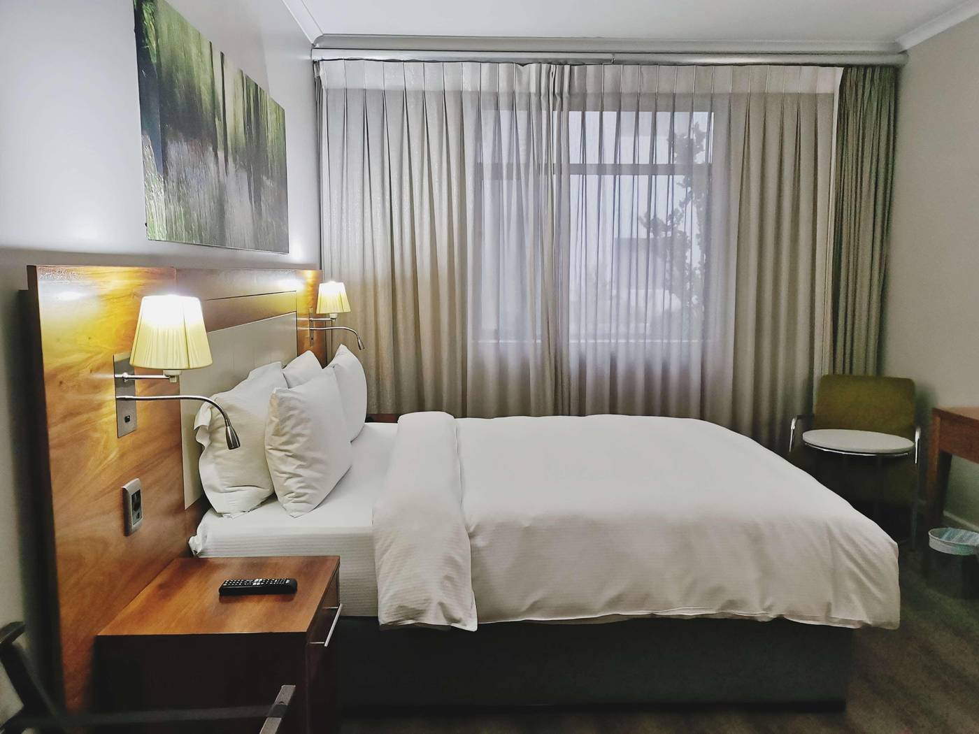 Doubletree-by-Hilton-Cape-Town-Room-44