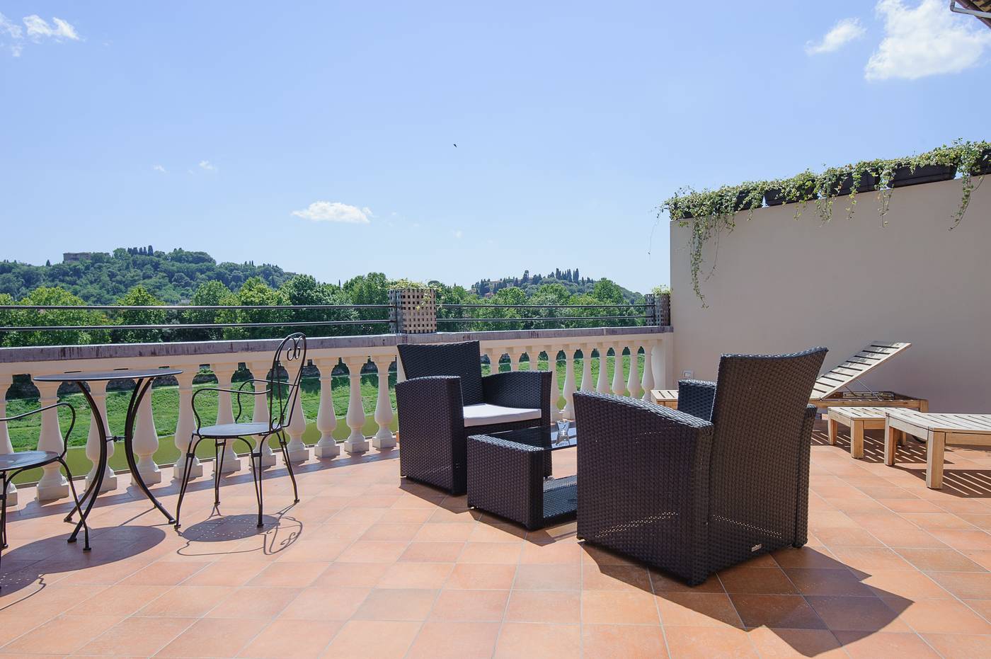 Hotel-Lungarno-Vespucci-50-General-view-36