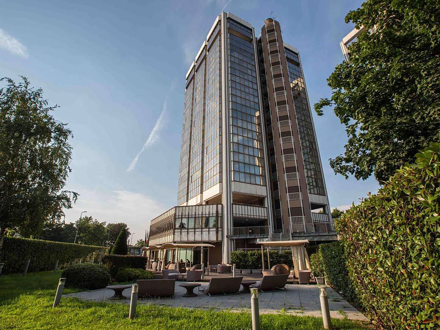 Best-Western-Plus-The-Hub-Hotel-General-view-9