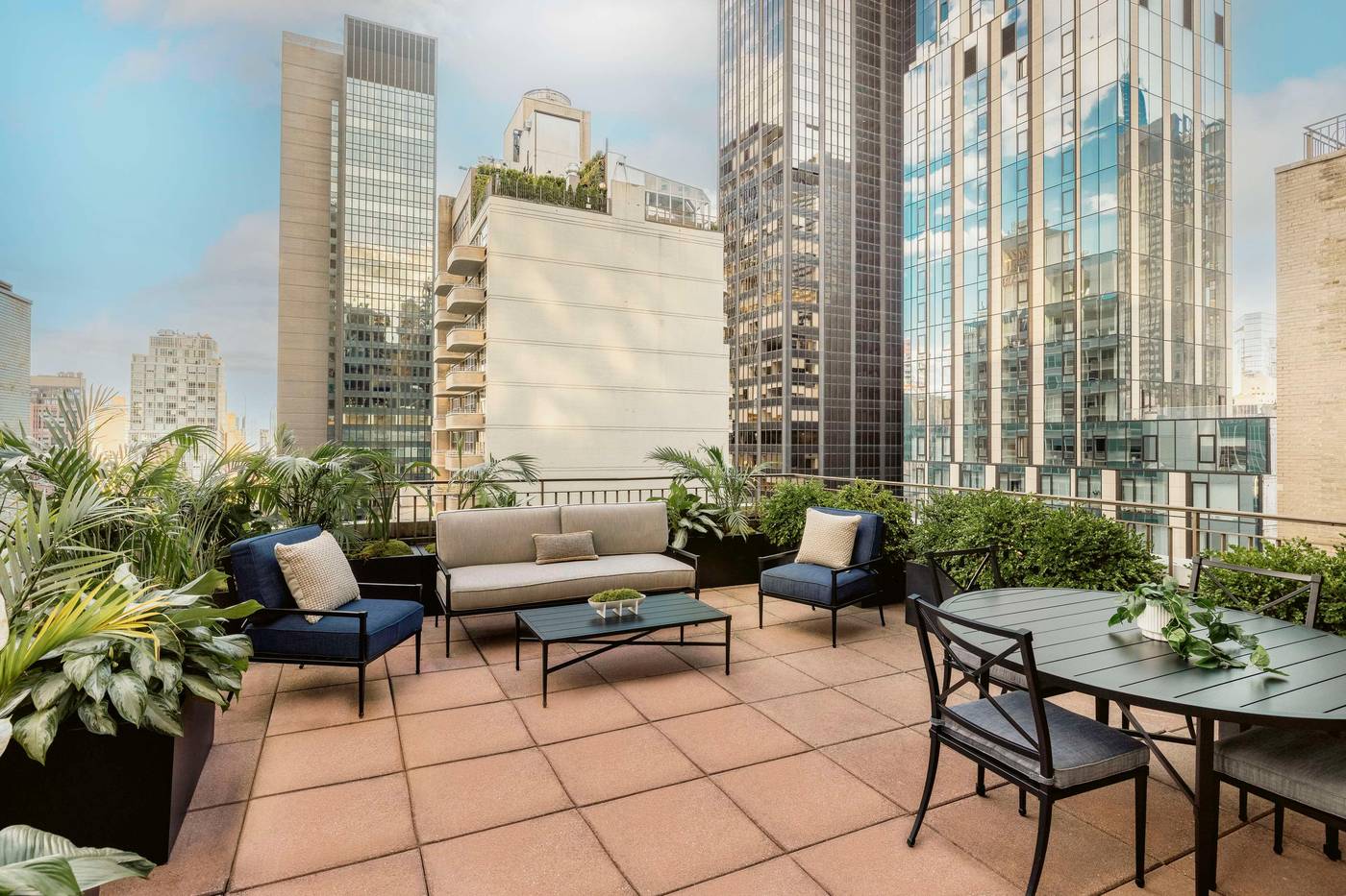 The-Benjamin-Royal-Sonesta-Hotel-Room-39