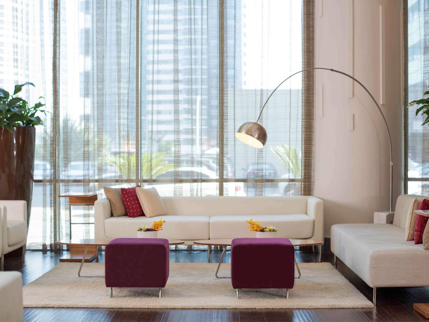 Pullman-Dubai-Jumeirah-Lakes-Towers-Bar-37