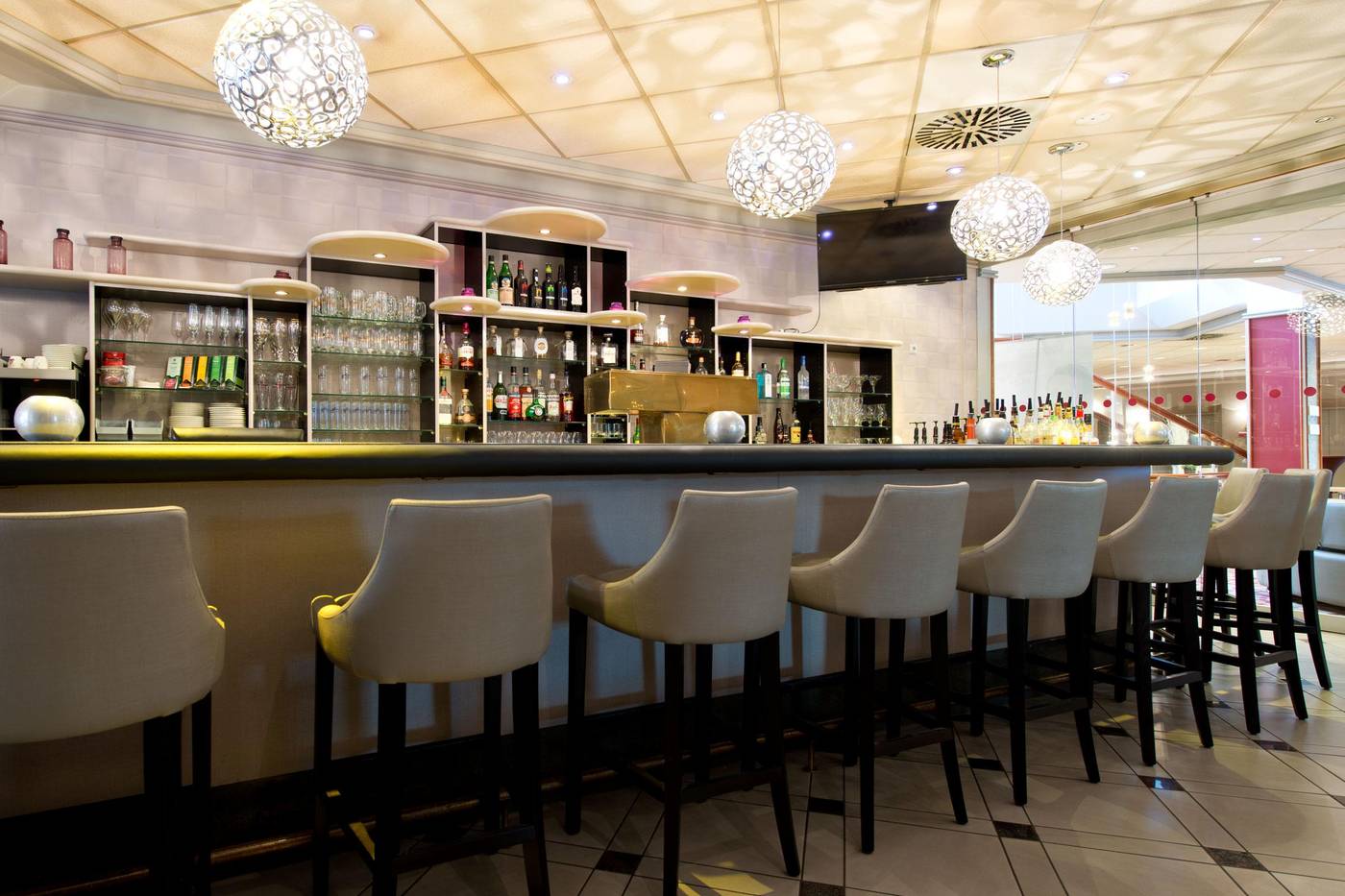 Leonardo-Hotel-Koln-Bar-17