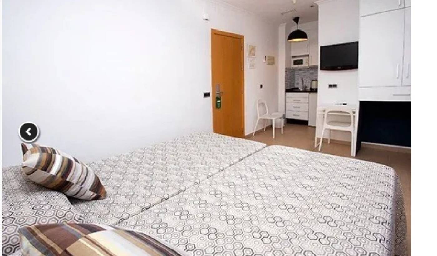 Ecuador-Park-Room-35