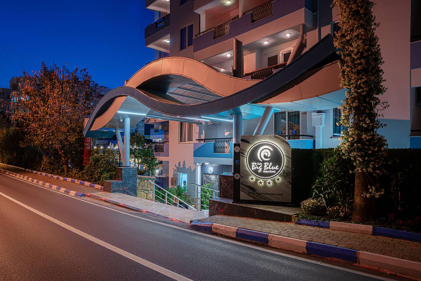 Big-Blue-Suite-Hotel-General-view-16