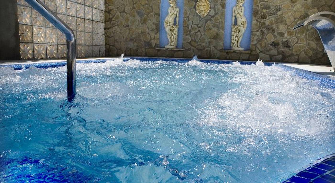 Hotel-Pozo-Del-Duque-Lobby-20