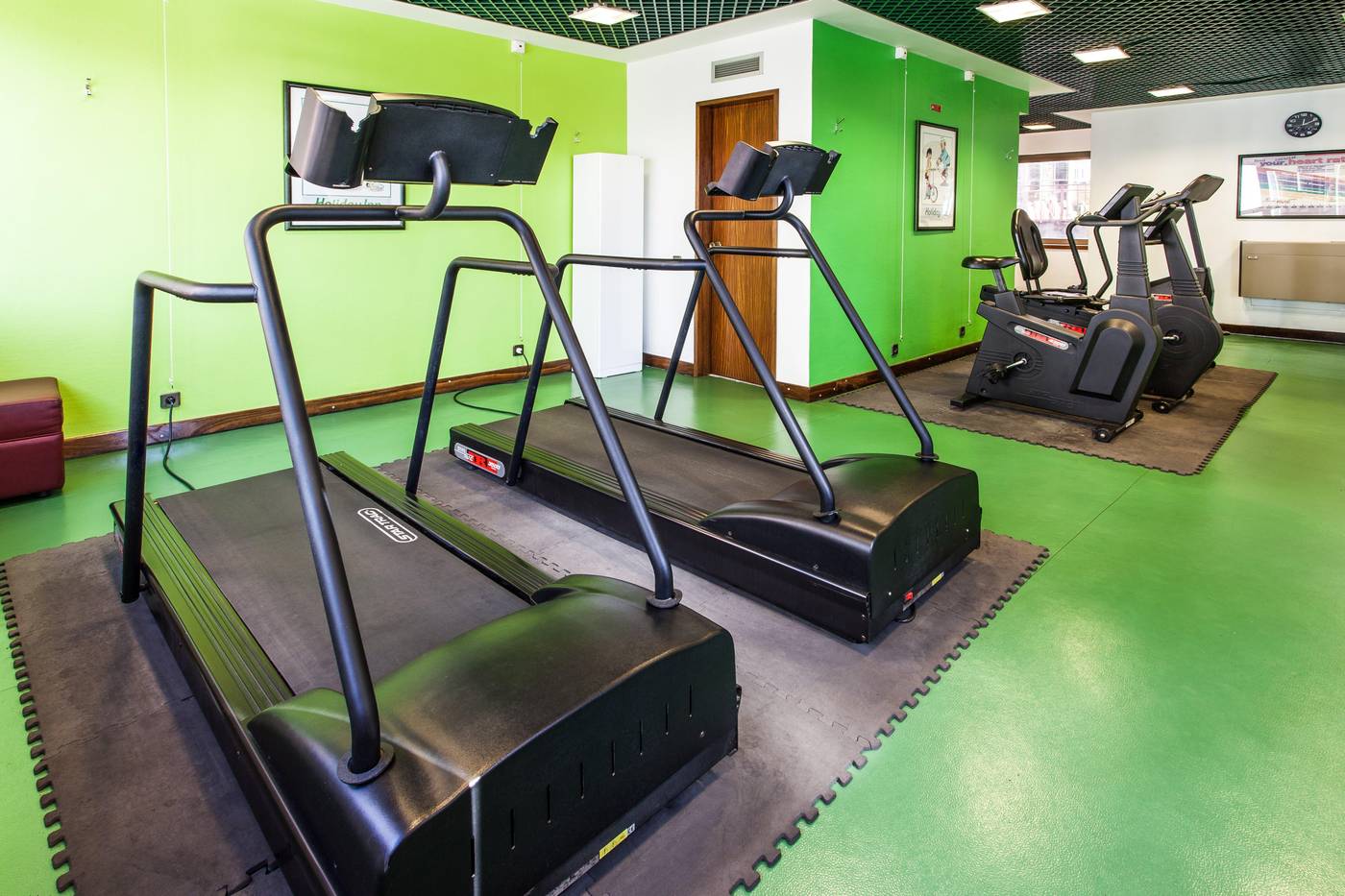 Holiday-Inn-Lisbon-Continental-Sports-and-Entertainment-57