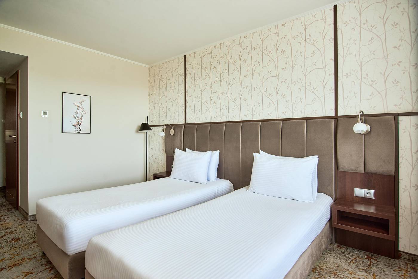 Metropolo-By-Golden-Tulip-Room-17