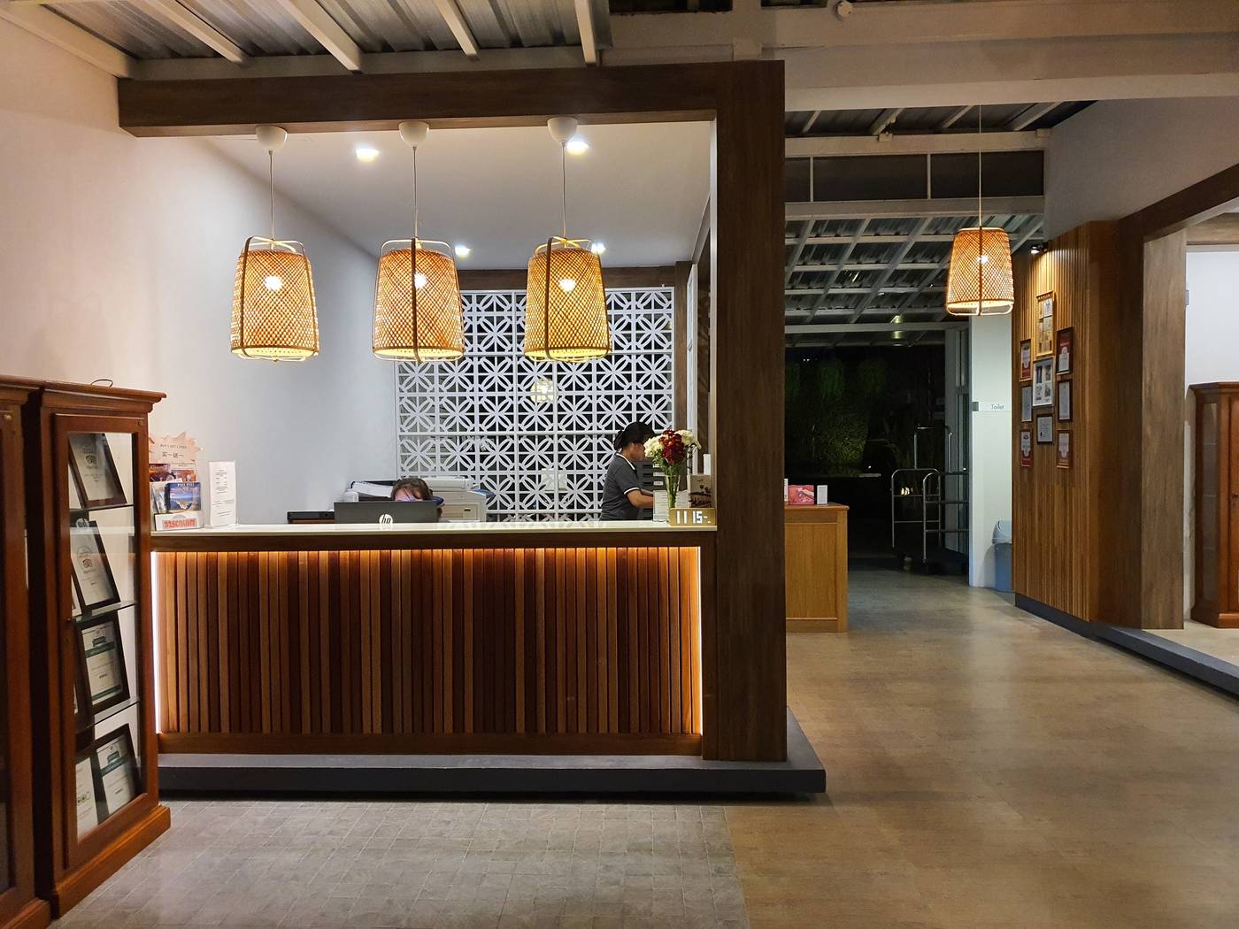 BLU-PINE-Villa---Pool-Access-Lobby-53