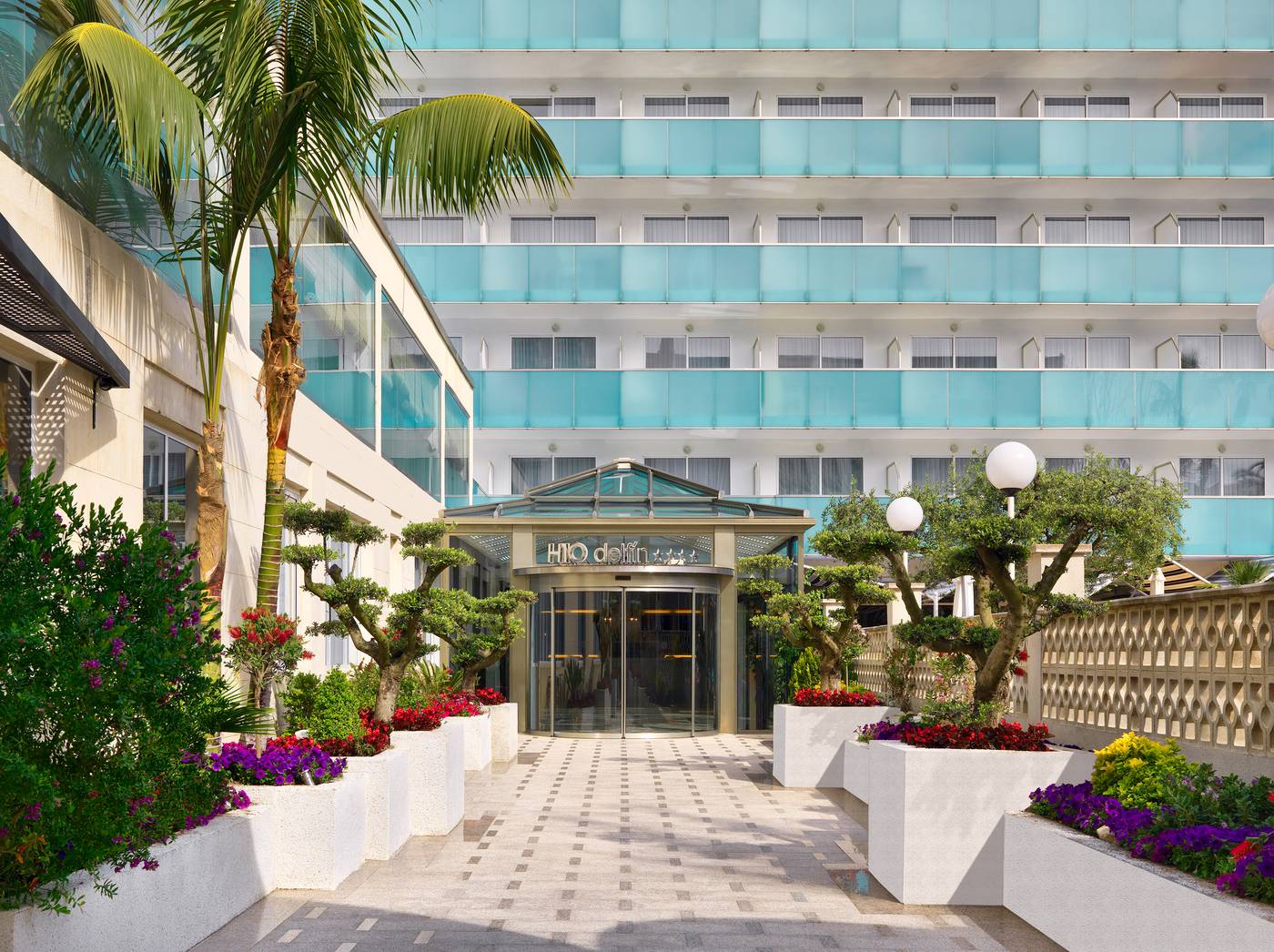 H10-Delfin---Adults-Only-General-view-11