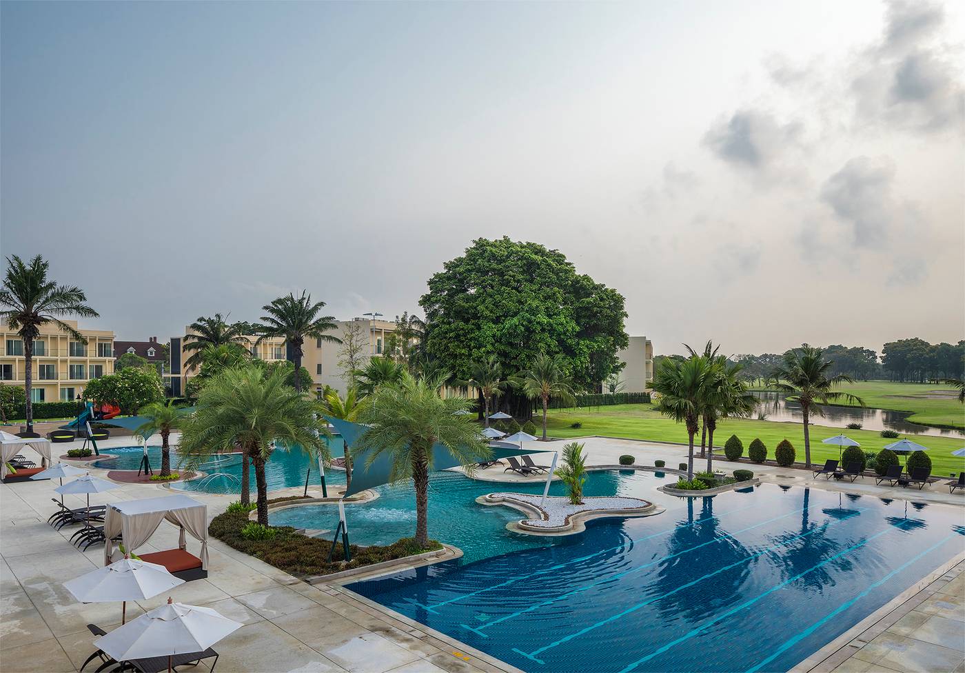 Eastin-Thana-City-Golf-Resort-Bangkok-Pool-49
