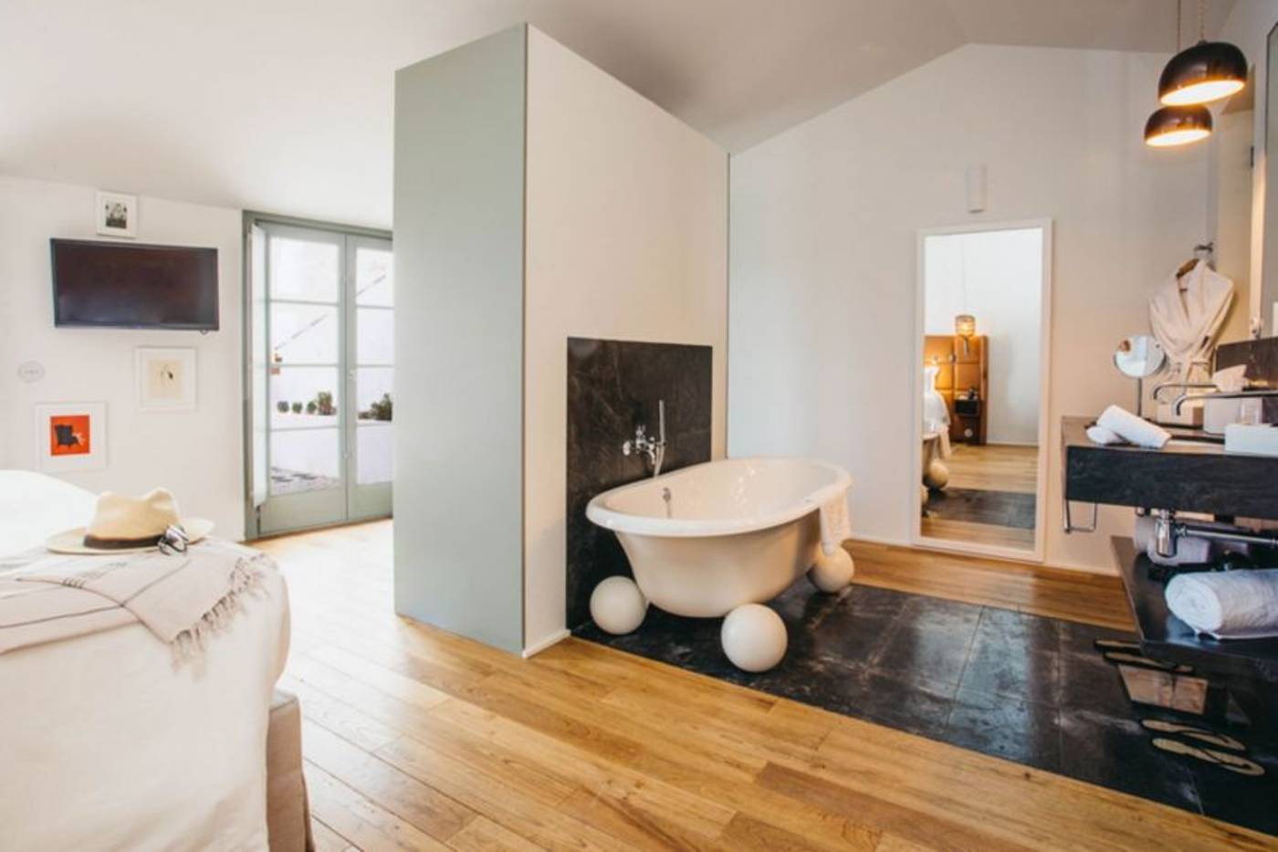 Can-Faustino-Room-39