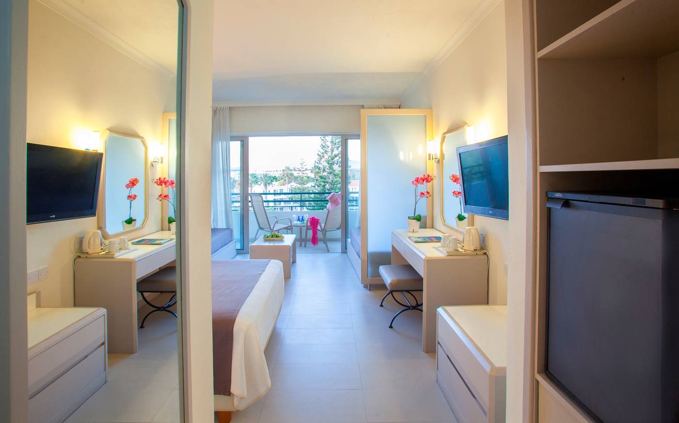 Louis-Imperial-Beach-Room-30