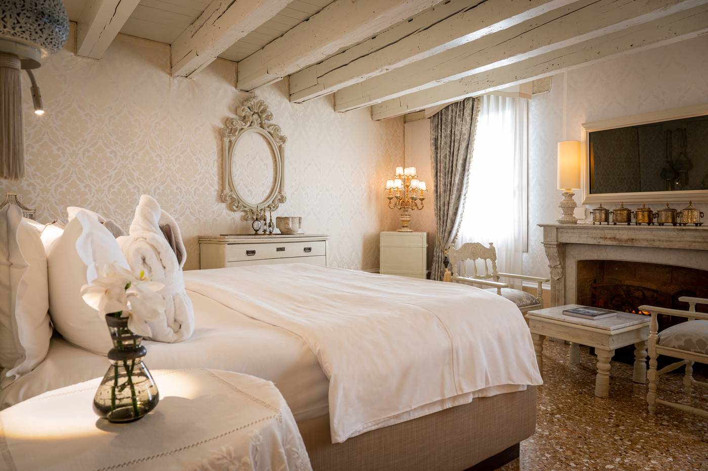 Ca--Maria-Adele-Room-23