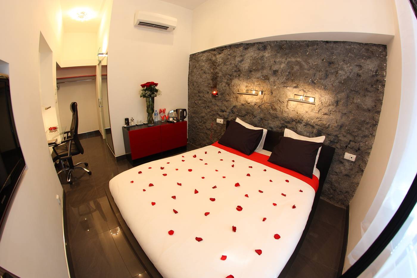 Komorowski-Luxury-Guest-Rooms-Room-1