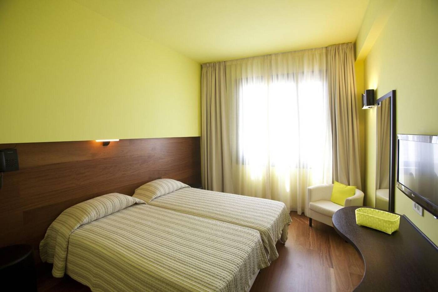 Athens-Center-Square-Room-17