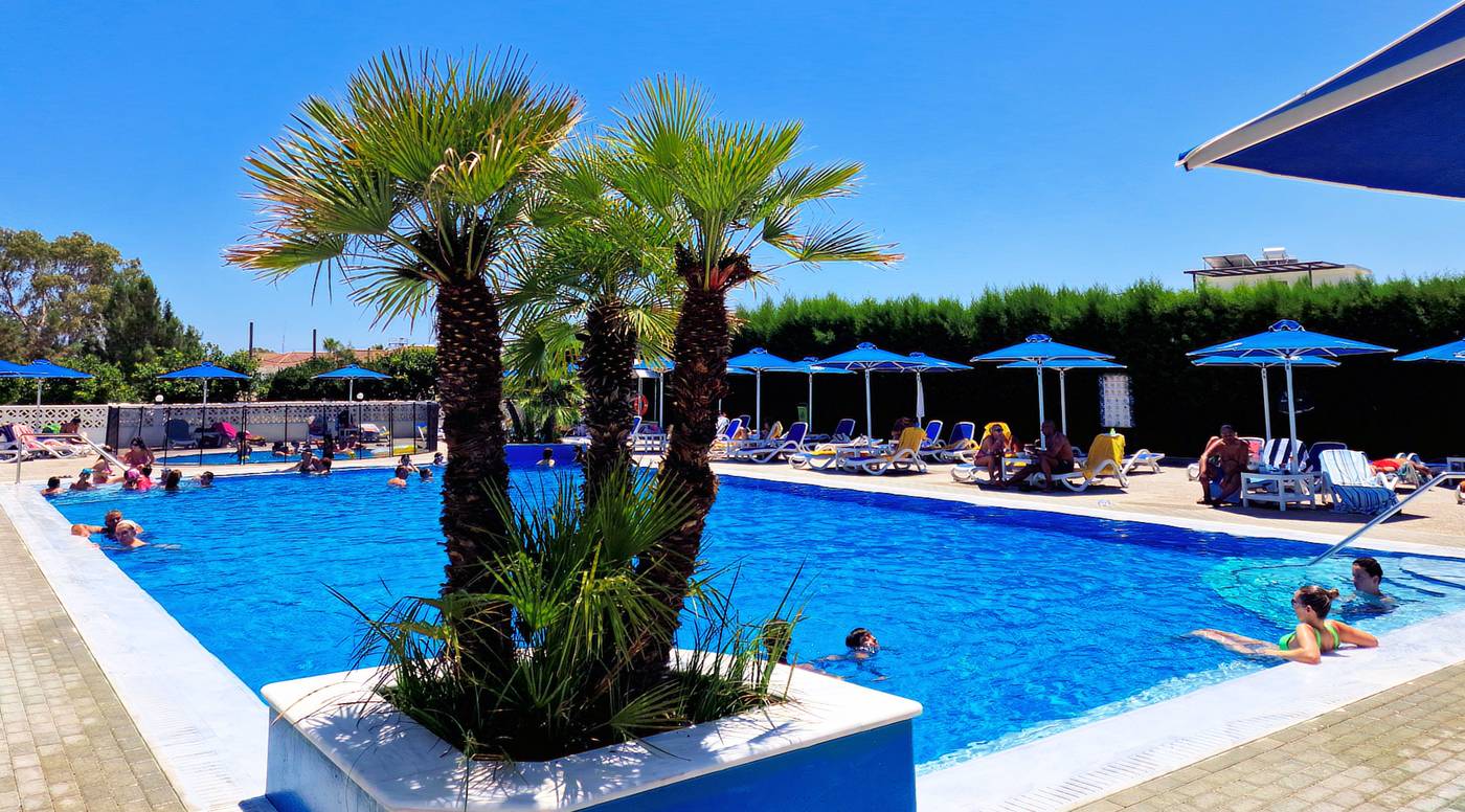 Sveltos-Hotel-Pool-1