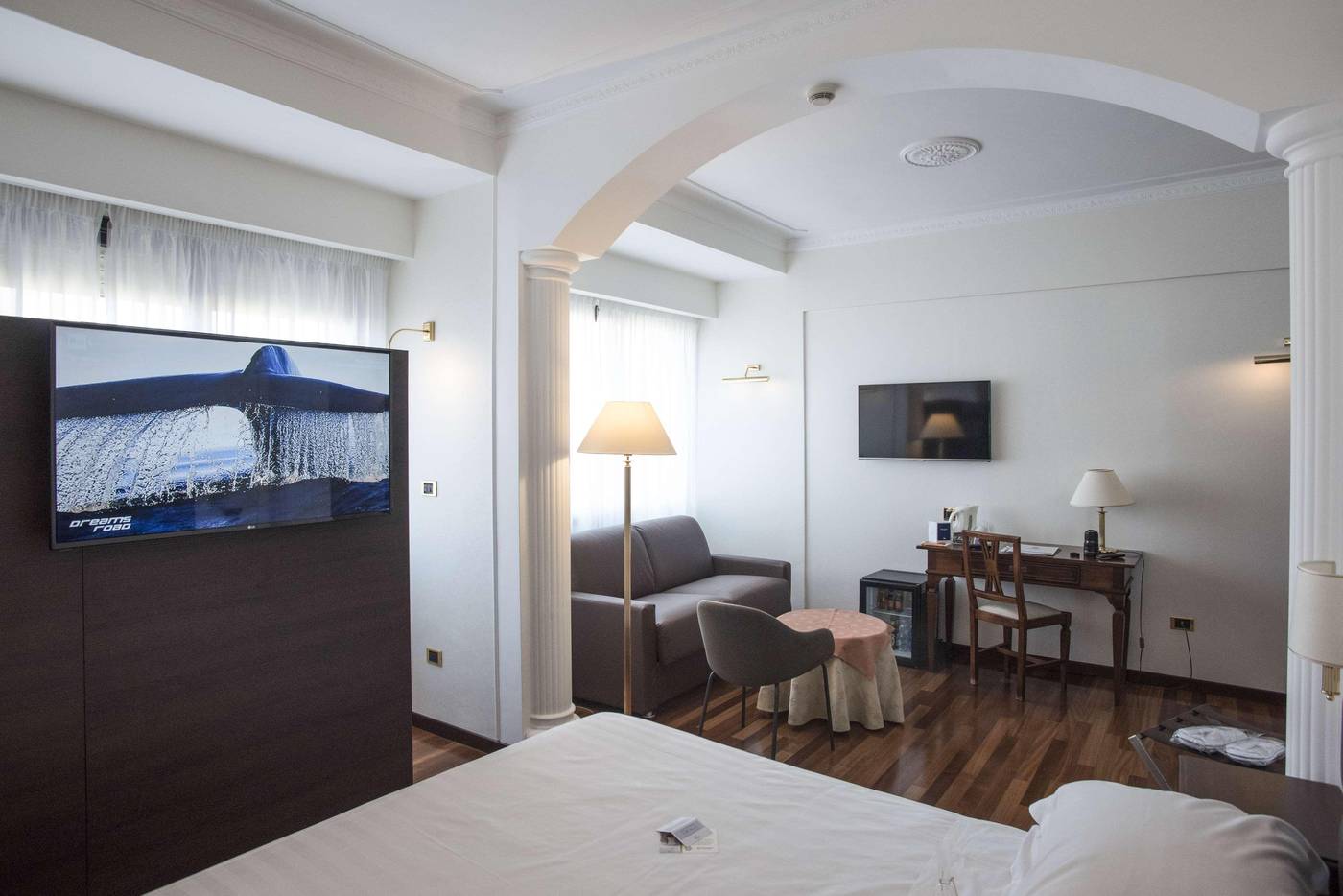 Hotel-Plaza-Room-11