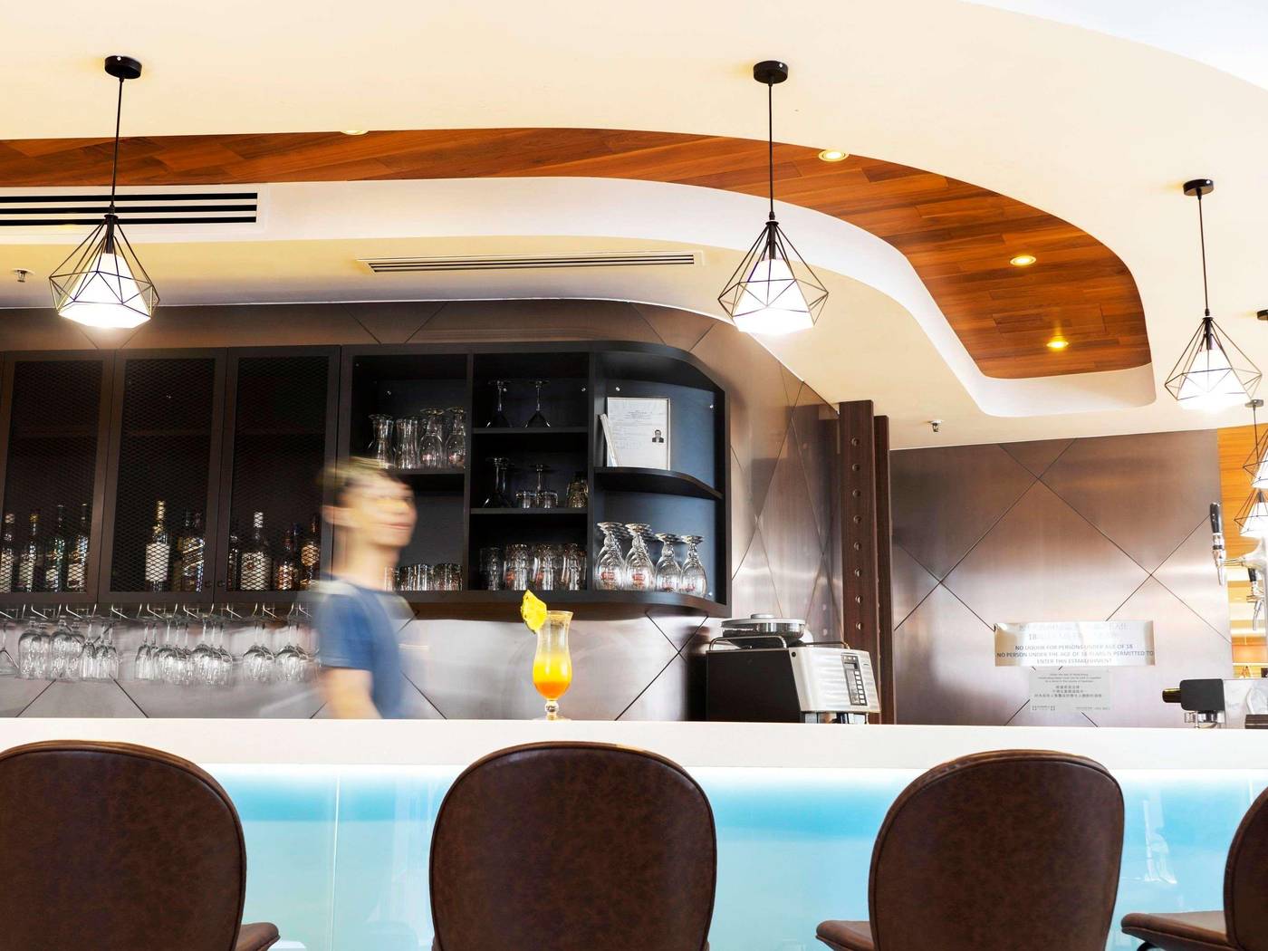 Ibis-Hk-Central-And-Sheung-Wan-Bar-9