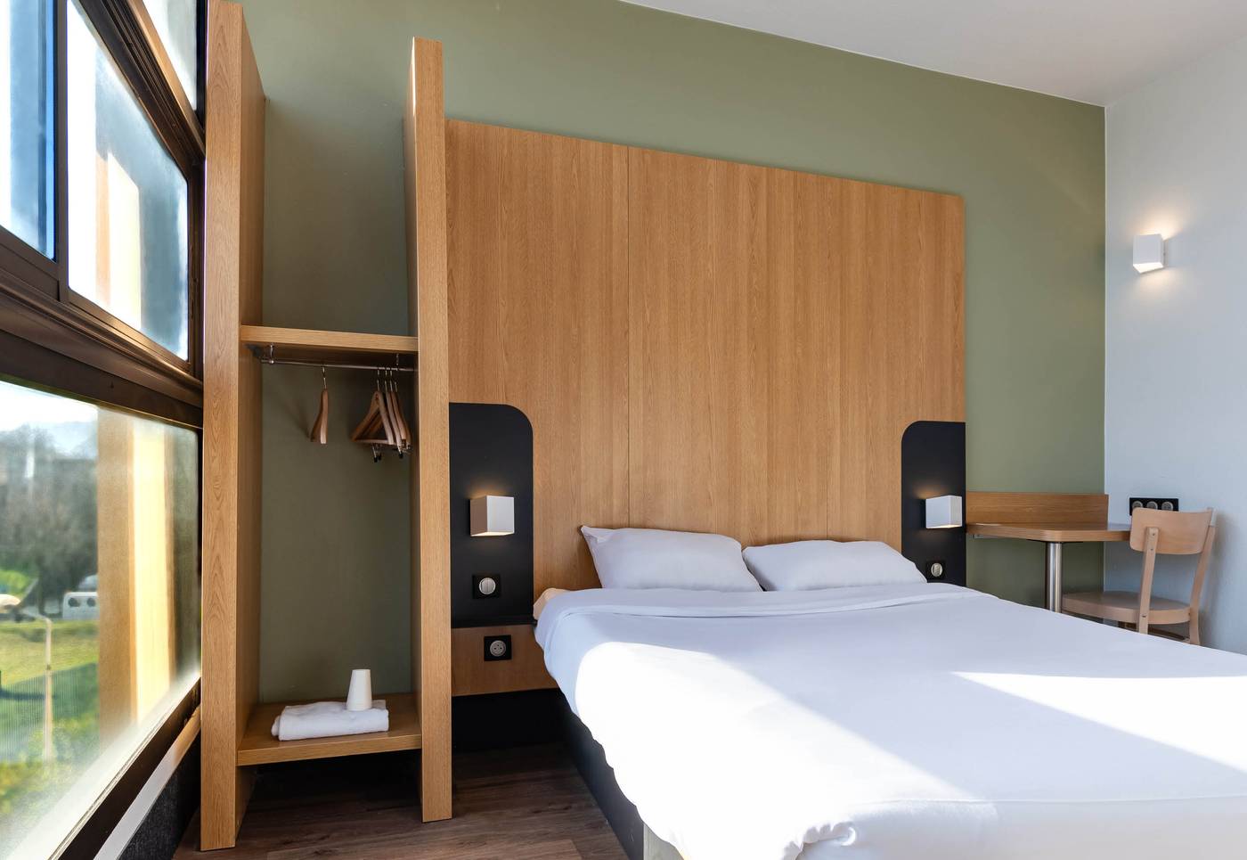B&B HOTEL Grenoble Centre Verlaine-France-GRENOBLE-Room-8