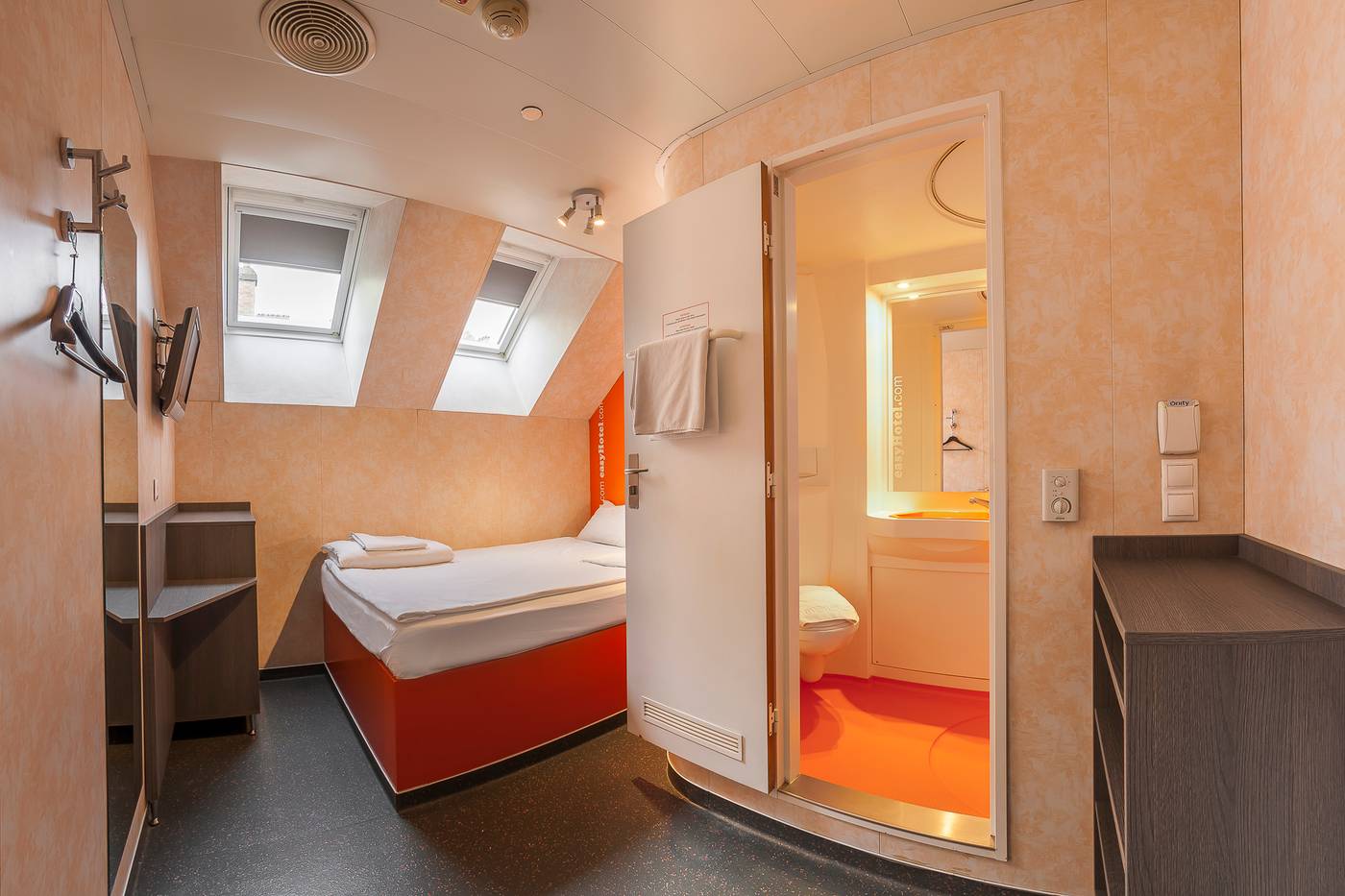 Easyhotel-Budapest-Oktogon-Room-15