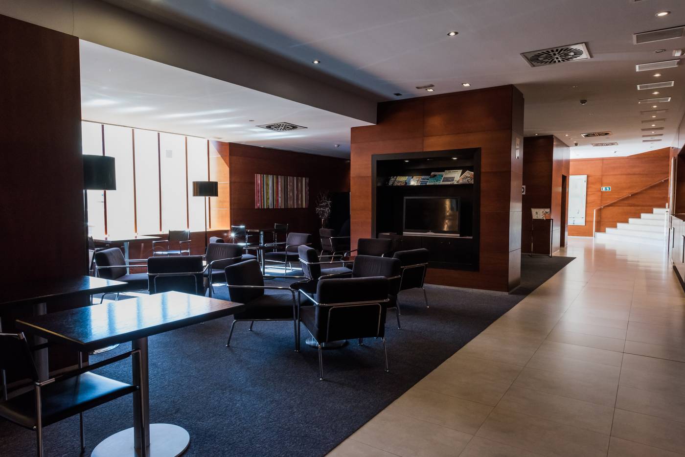 B-B-Hotel-Elche-Lobby-17